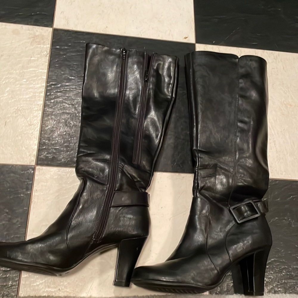 A2 by Aerosoles leather size 8 boots